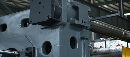 two-platen-injection-molding-machine-injection-unit